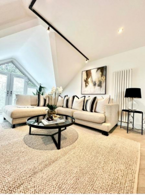 2 Bedroomed apt by Sefton Park and Spire Hospital
